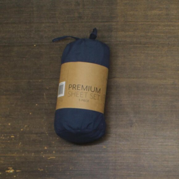 NWT Ienjoy Home Microfiber Soft Brush 3-Piece Sheet Set Navy Blue Twin - Picture 3 of 7